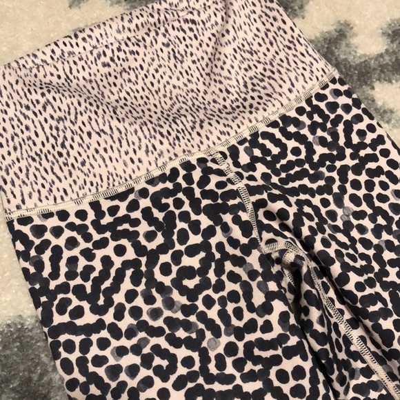 Lululemon Wunder Under Crop (High Rise) - Picture 2 of 5